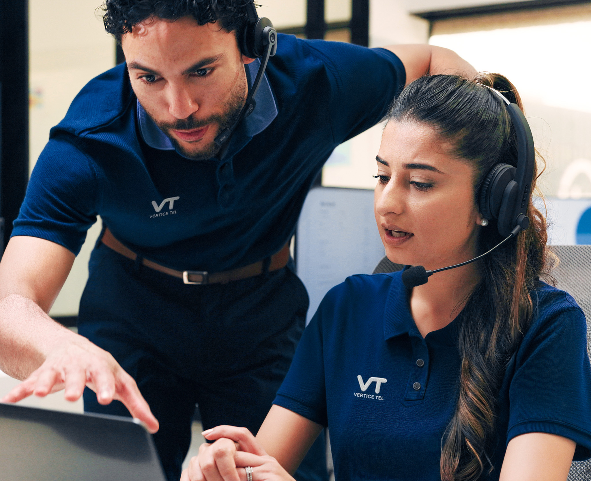 Equipe Vertice Tel em atendimento